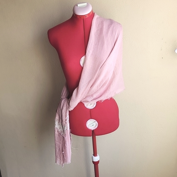 GORGEOUS GAUZY LACE SCARF/PAREO/SHAWL!!! - Picture 4 of 4